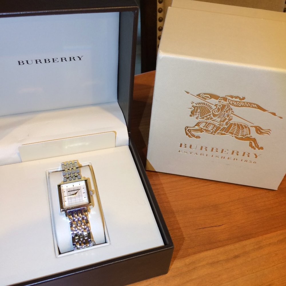Burberry Classic Wrist Watch for Women - Picture 3 of 3